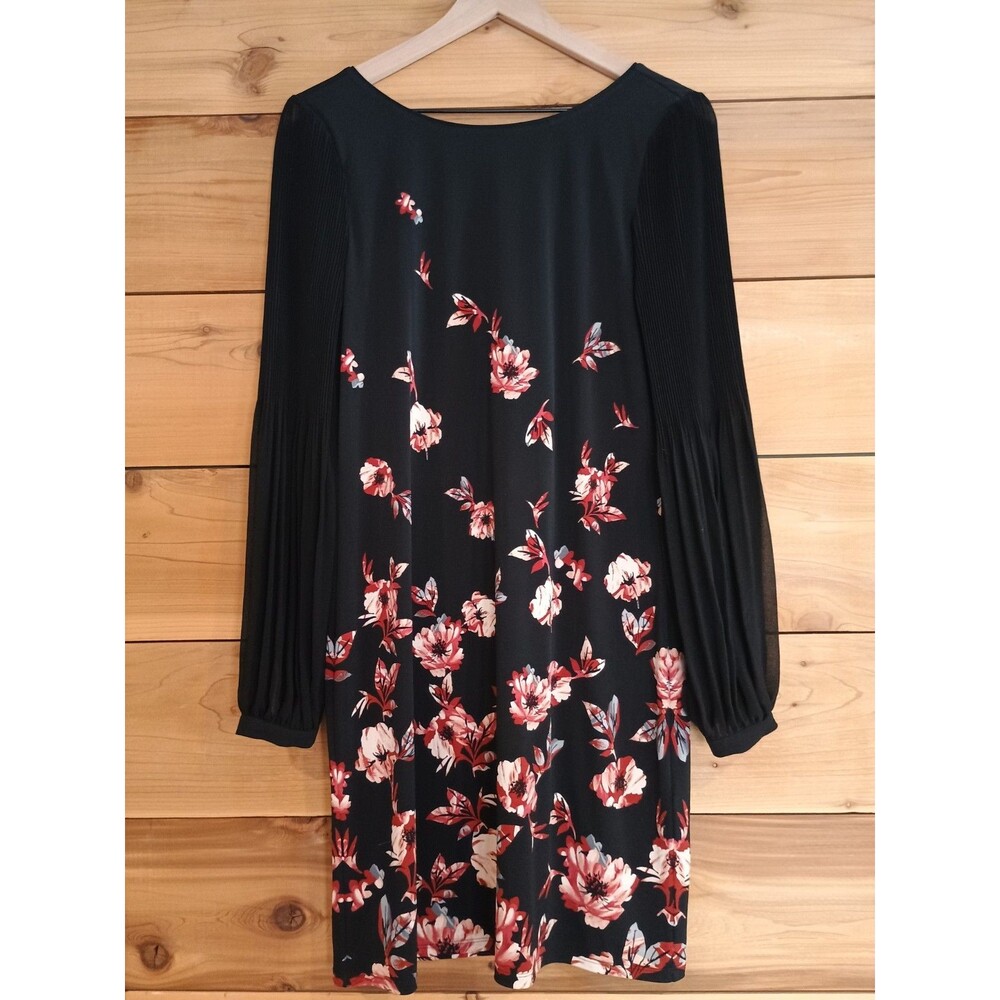 NWT White House Black Market Women’s Black Floral Pleated Sleeve Dress - Medium